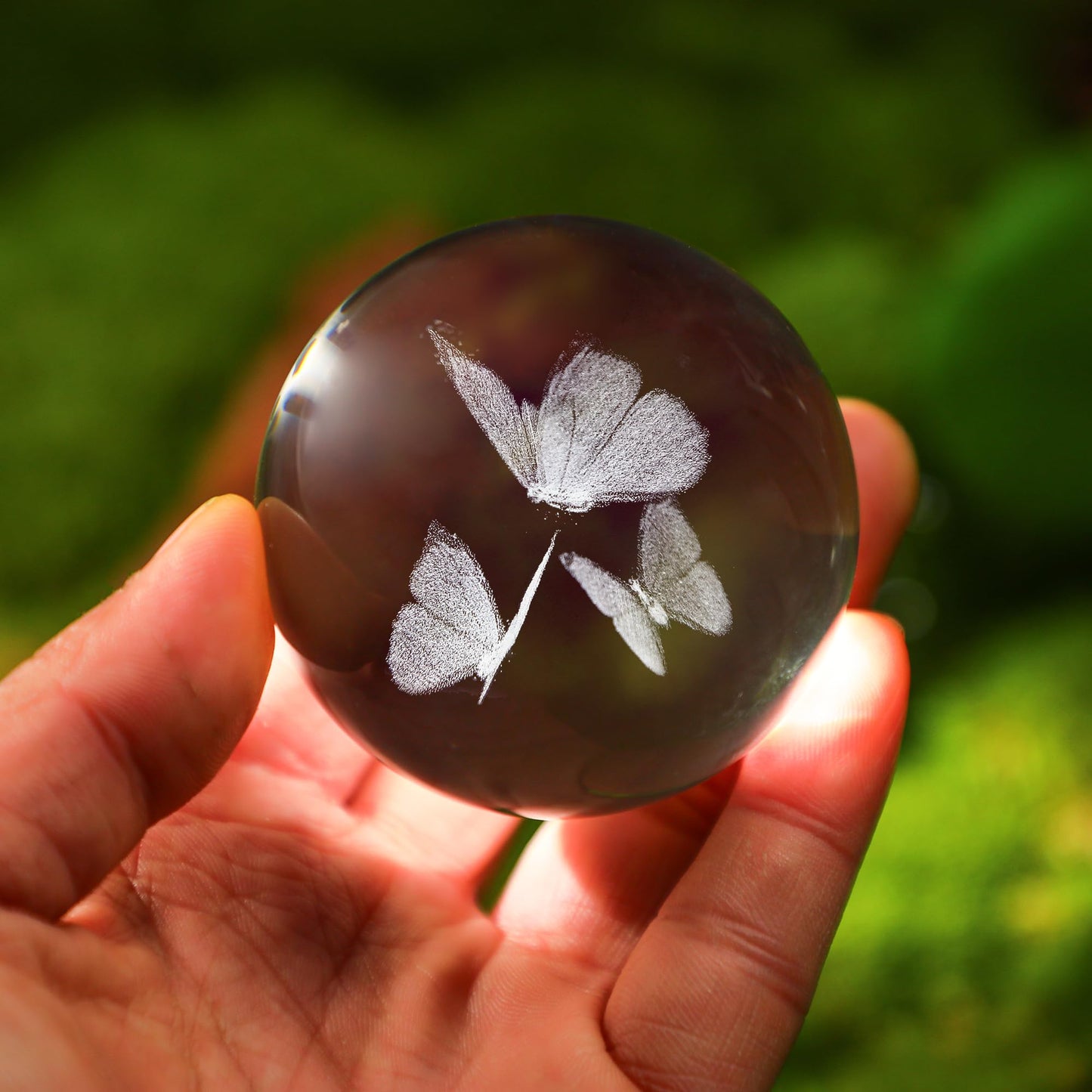HDCRYSTALGIFTS 3D Laser Engraved Butterfly Crystal Ball Paperweight 2.36in(60mm) Glass Decorative Ball for Room Table Ornament Butterfly Figurines for Mom Women Friends