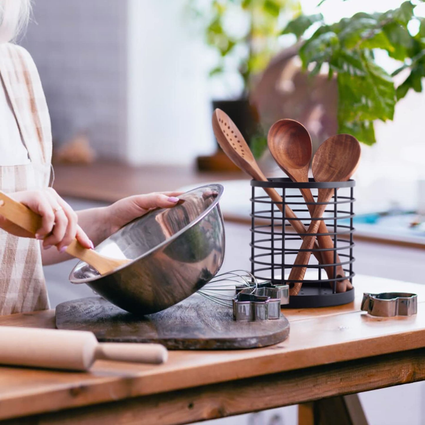WDT Tool Utensil holder for Kitchen Counter - 5.2" x 5.2" x 6" Large Round Utensils Holder with Wooden Base Matte Black Cooking Utensil Holder,Kitchen countertop Utensil Organizer (Metal)