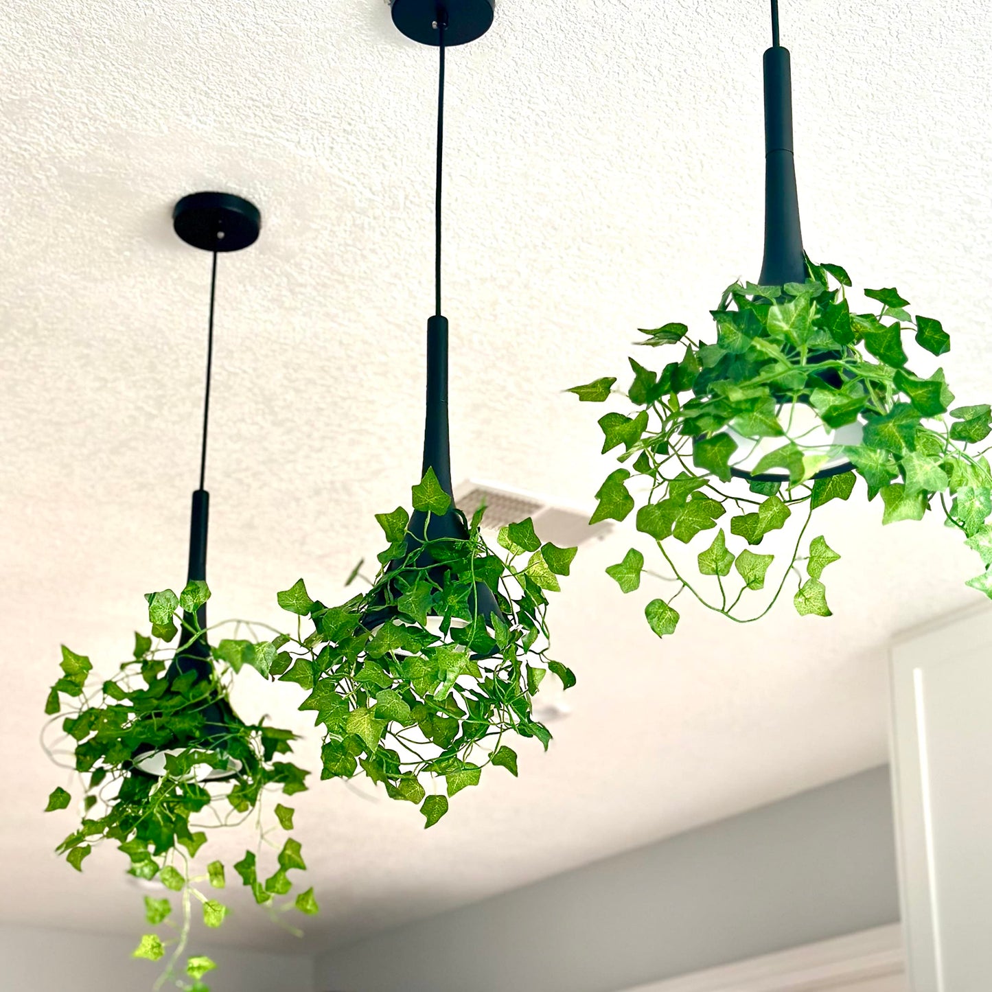 3 Pack (21Ft) Fake Ivy Garland Artificial Fake Vines Leaf Flower Balcony décor Outdoor Plant Leaves for Garden Decorations Wall Fence screening Table Bedroom Aesthetic