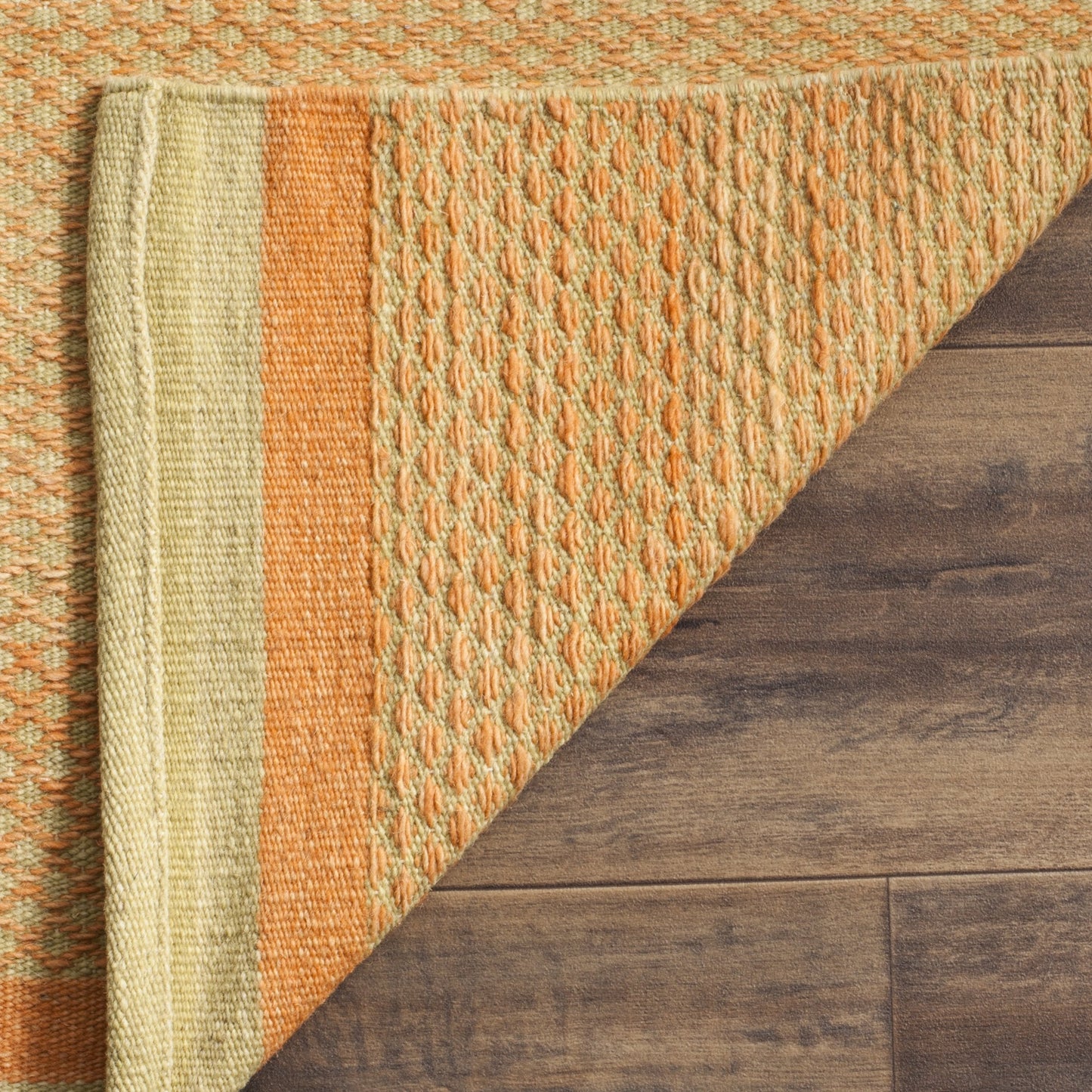 SAFAVIEH Kilim Collection Accent Rug - 4' x 6', Gold & Ivory, Handmade Flat Weave Wool, Ideal for High Traffic Areas in Entryway, Living Room, Bedroom (KLM953D)
