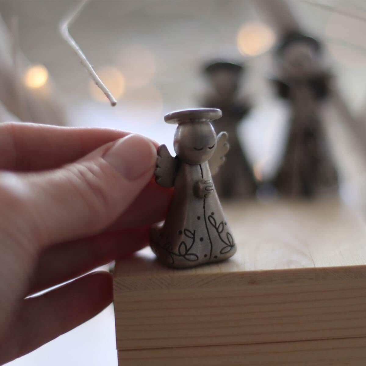 LISA LEONARD DESIGNS Pewter Kneeling Angel Nativity Figurine Hand-Molded Christmas Village Miniature Ornaments Holiday Home Decorations Collectible Religious Decor Christian Gift Scene Display