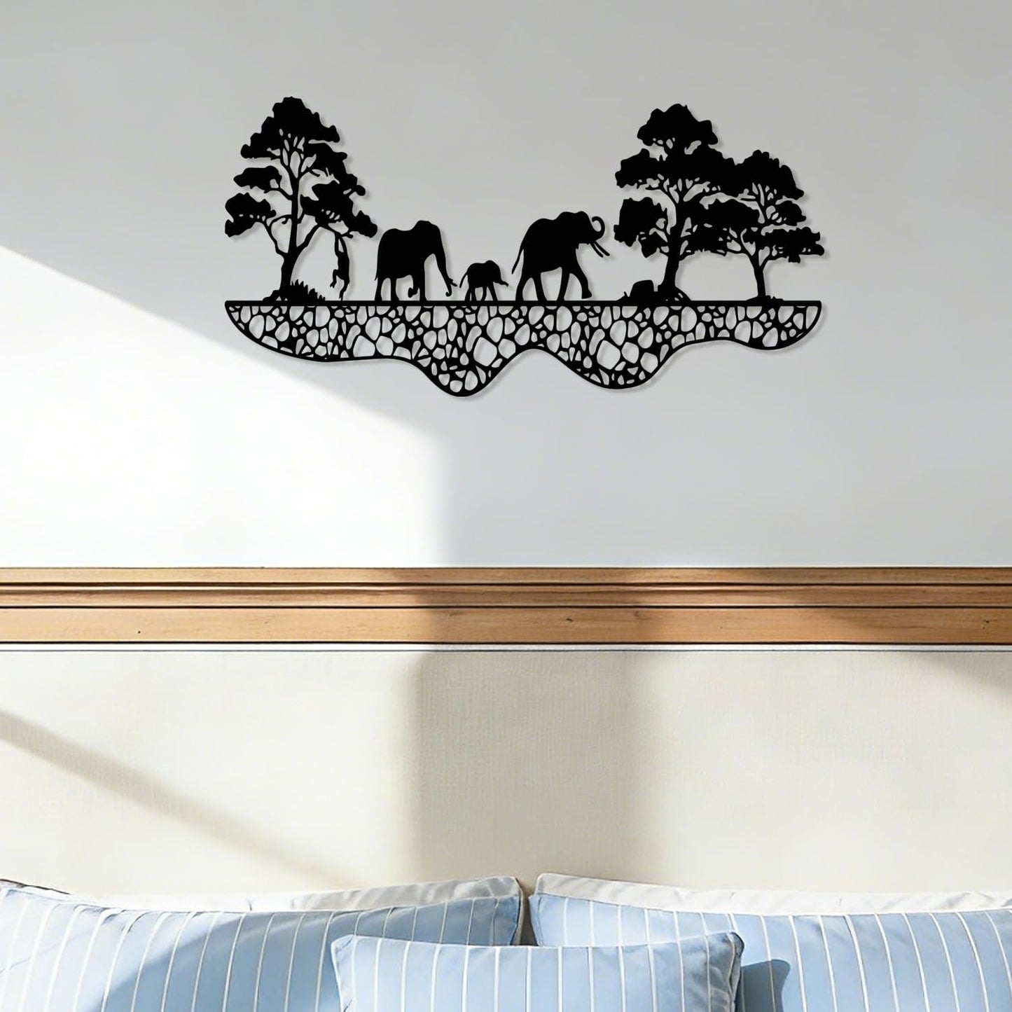 Maoerzai Elephant Family Metal Wall Art, Elephants Herd Metal Wall Decor, Modern African Wall Decor for Living Room & Home (Black - 16 x 8 Inch)