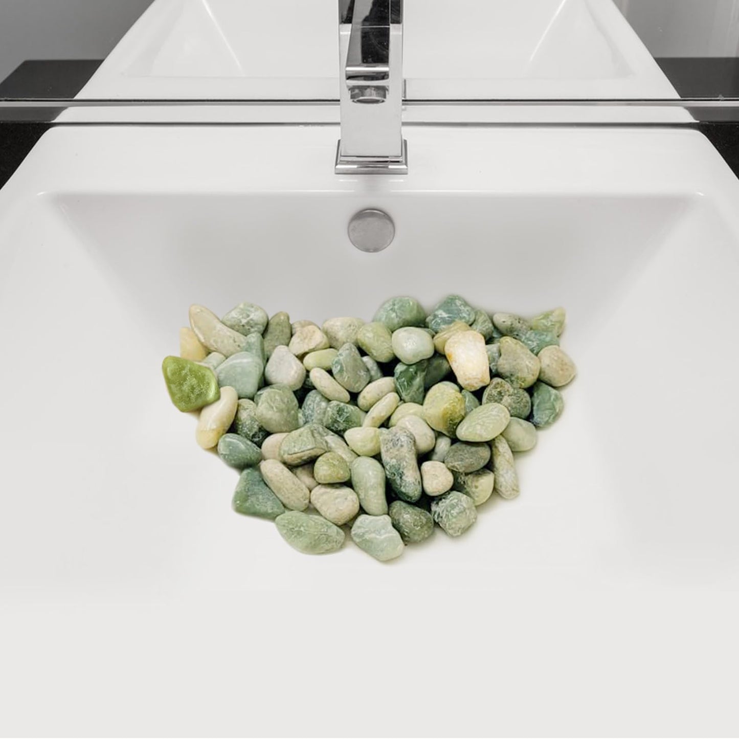 FANTIAN 5 lbs Green River Rocks for Plants, 1-2 Inch Polished Jade Pebbles for Indoor Plants, Decorative Rocks for Succulent, Landscaping, Vases, Yard and Garden