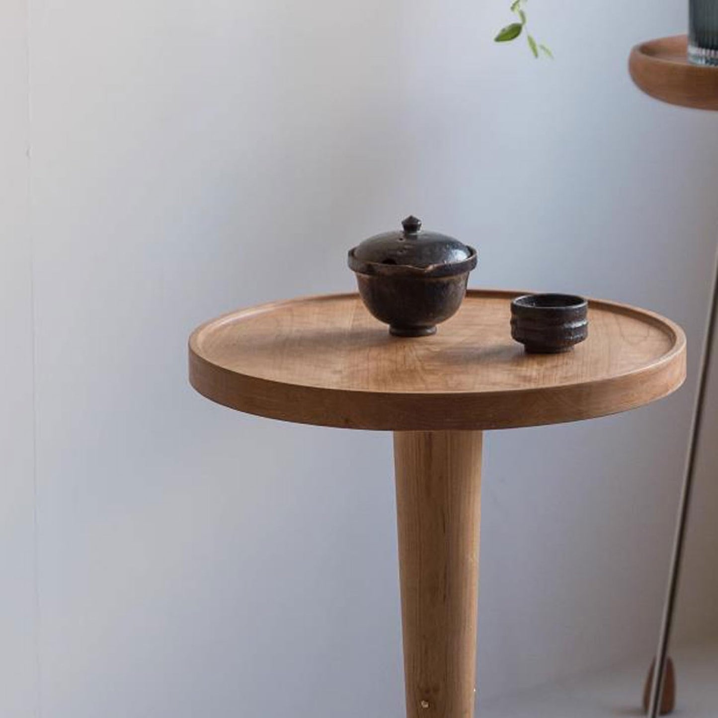 YUHUAWF Small Round Table Small Round End Table for Spaces, Wood Side Plant Stand with Metal Legs, Couch Accent for Living Room, Entryway, Bedroom Side Table(Dark Brown)