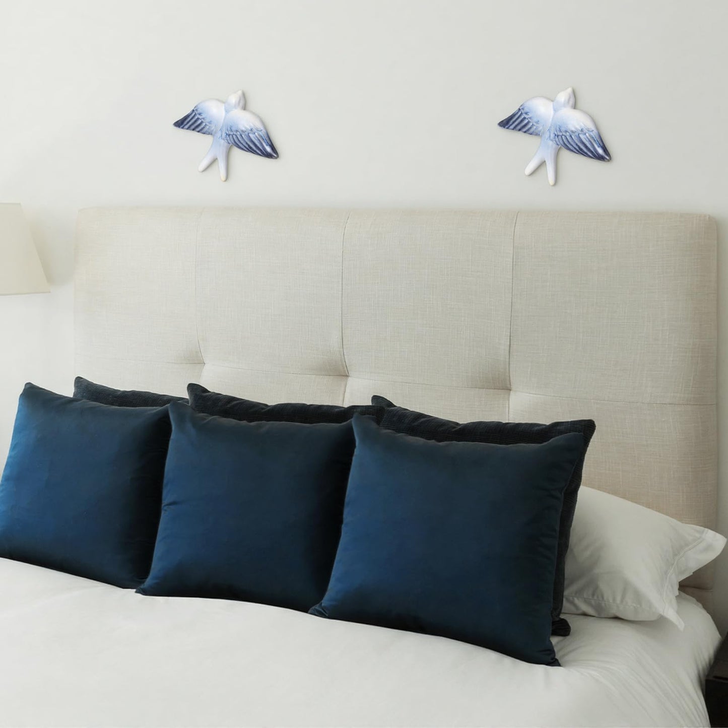 Fiwochic 2 Pcs Hand-Painted Ceramic Swallows Wall Decor Bird Art Wall Decor Mediterranean Lightweight Ceramic Ornament Commemorative Gift for Bathroom Living Room Garden