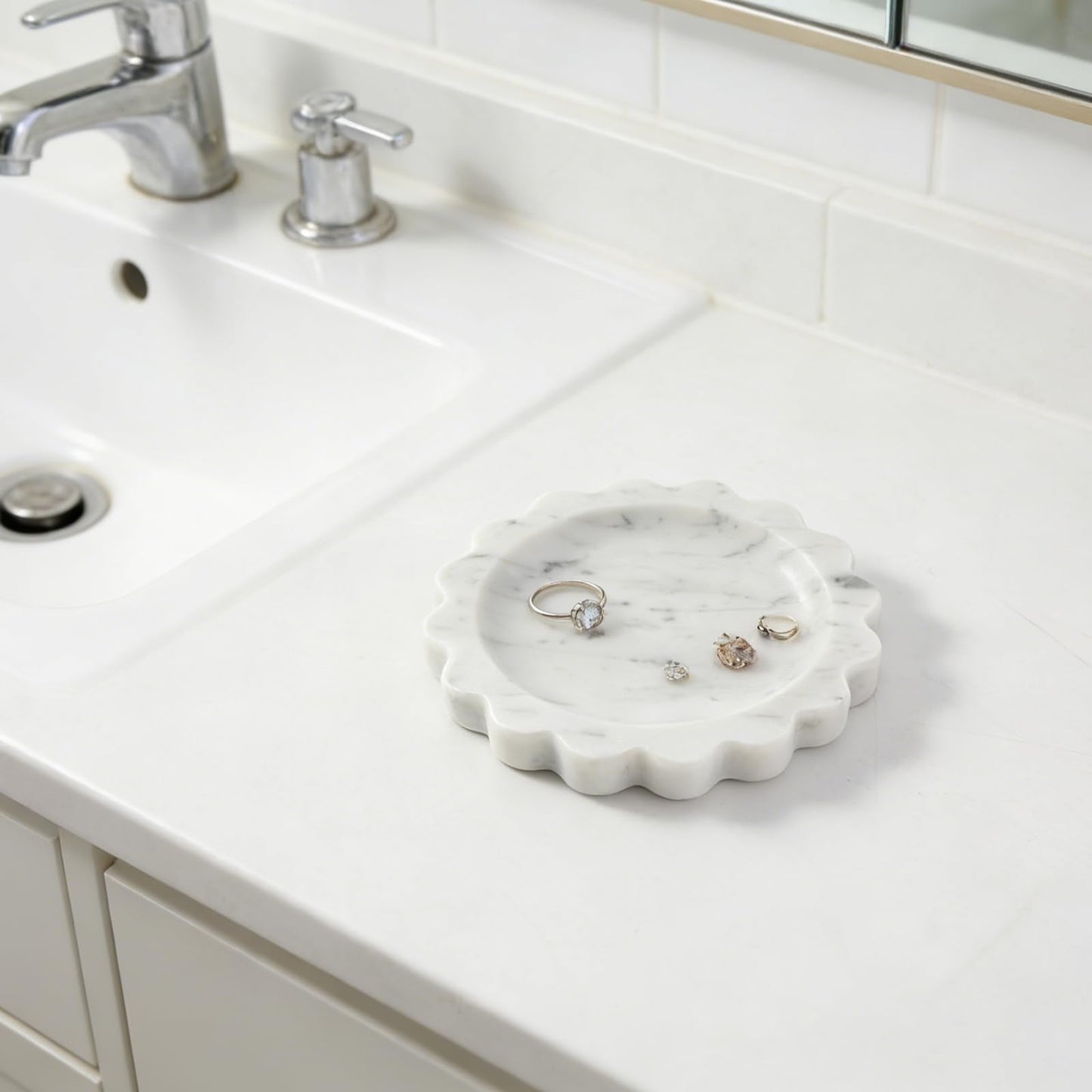 Koville 5.51" Scalloped Marble Tray, Round Stone Jewelry Trinket Dish for Ring, Natural Small Marble Tray for Bathroom Kitchen Dresser Countertop, Decorative Candle Tray(Bianco Carrara)