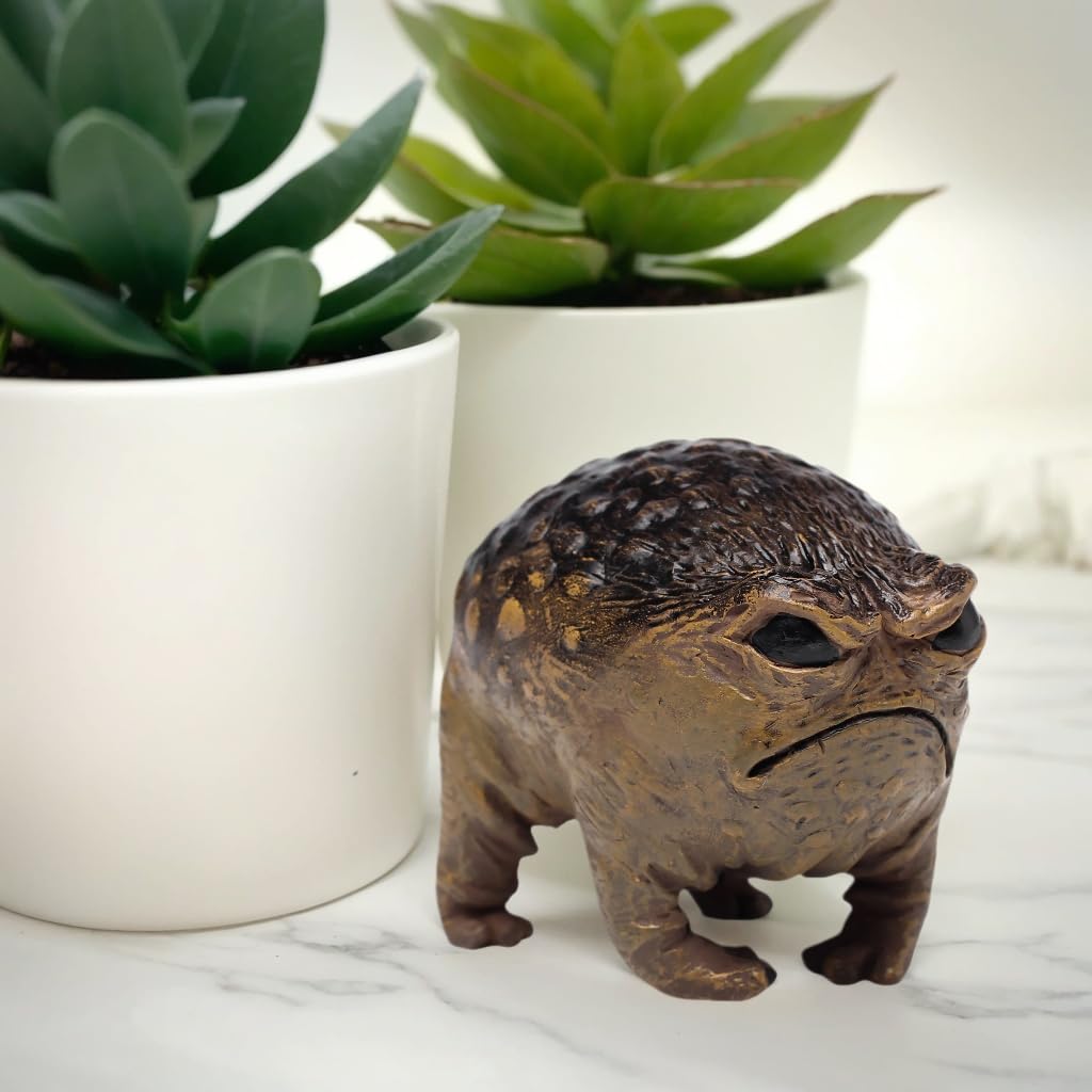 MOLMH Weird Queer Grumpy Frog Toad Statue Ugly Angry Outdoor Garden Yard Decor Statue Fun Novelty Home Office Decor Sculpture Unique Gift