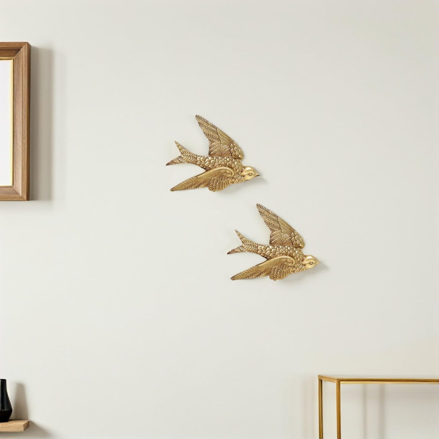 VOSAREA 2PCS Bird Wall Art Bird Wall Figurine Swallow Wall Sculpture Resin Wall Hanging Decor 3D Sculpted Floating Wall Sculpture Antique Swallow Hanging Ornament (4.91X3.93X0.59inch)