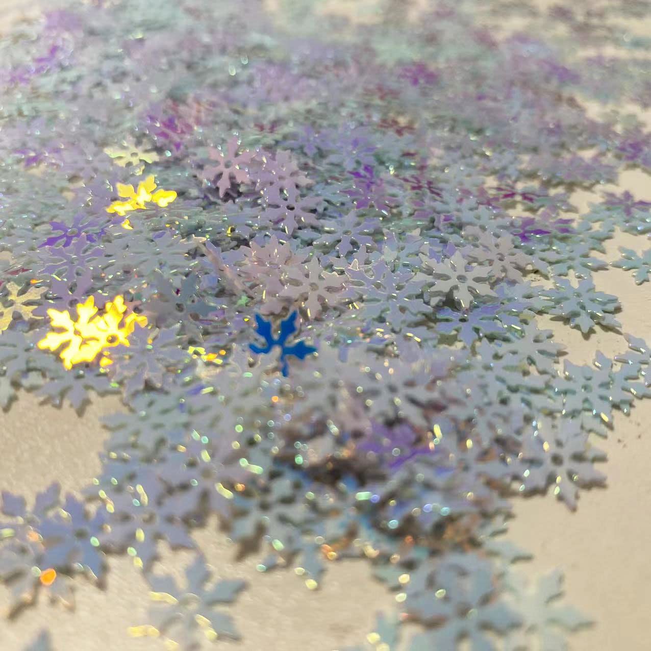 2000 Pieces/50g Snowflakes Party Glitter PVC Confetti for Christmas Table Confetti Glitter for Winter Snowfield Wonderland Xmas Party Supplies DIY Craft Projects Party Decorations