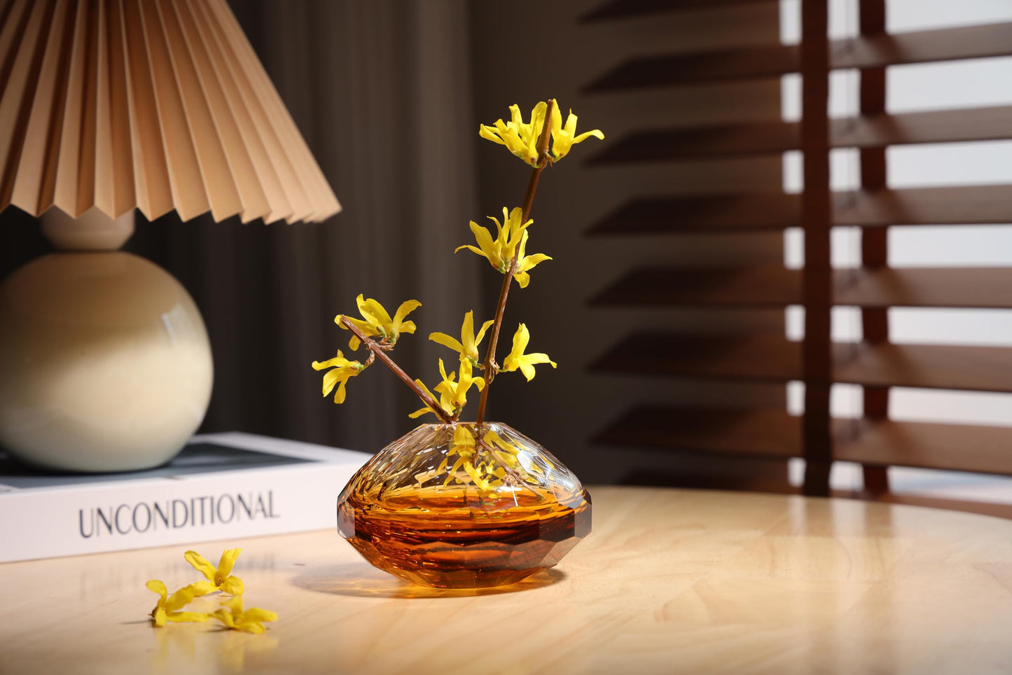 YAOYUAN Hand Blown Glass vase - Elegant Bud vases for Console Table Decor, Muti-Faceted,Beautiful Blown Glass Decor & Diffuser, Perfect Home Decoration (Middle)