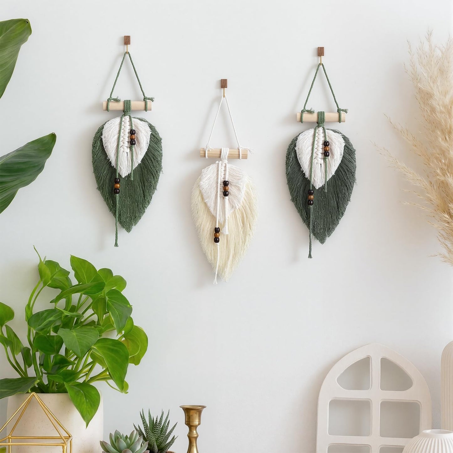 Hoteam 3 Pcs Leaf Tassel Macrame Wall Hanging Handmade Bohemian Sage Green Leaf Wall Tapestry Wooden Bead Hanging Ornament for Nursery Bedroom Living Room Apartment Home Backdrop