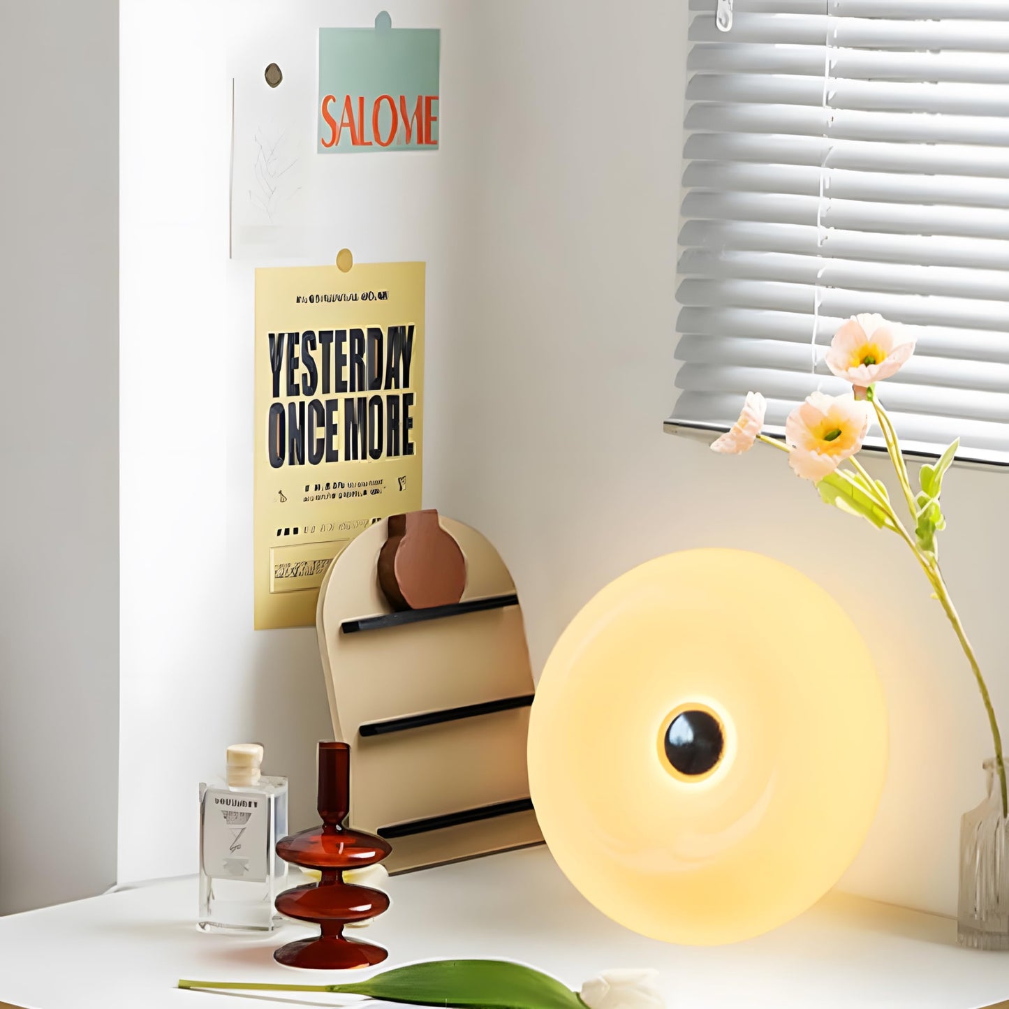 MIXL - Creative Design White Donut Lamp, Plug-in Wall Sconse Or Table Lamp Dual Use Atmosphere Lamp, Modern Infinitely Dimmable White Wall Lamp Desk Light for Corridor, Bedsided Or Warm Decoration