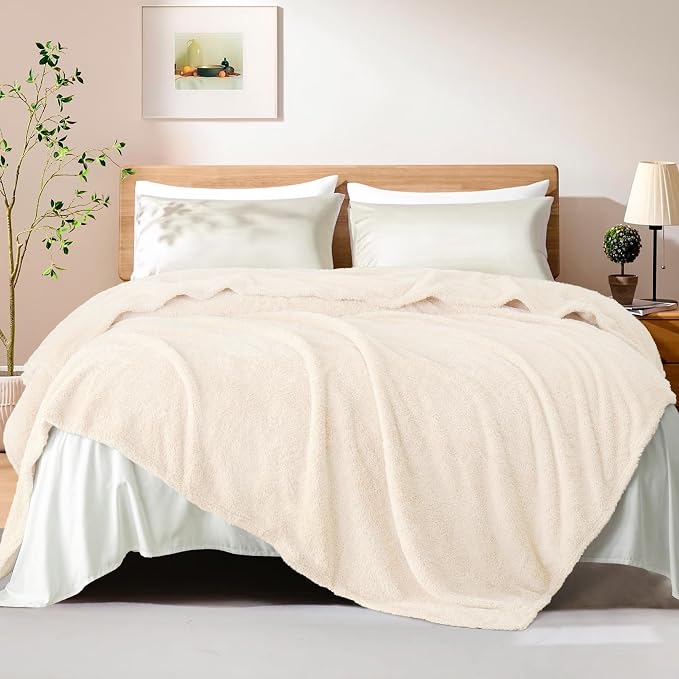 Exclusivo Mezcla Fleece King Size Bed Blanket, Ultra Soft, Lightweight and Fuzzy White Blanket for Women, Home Decor, 90x104 Inches