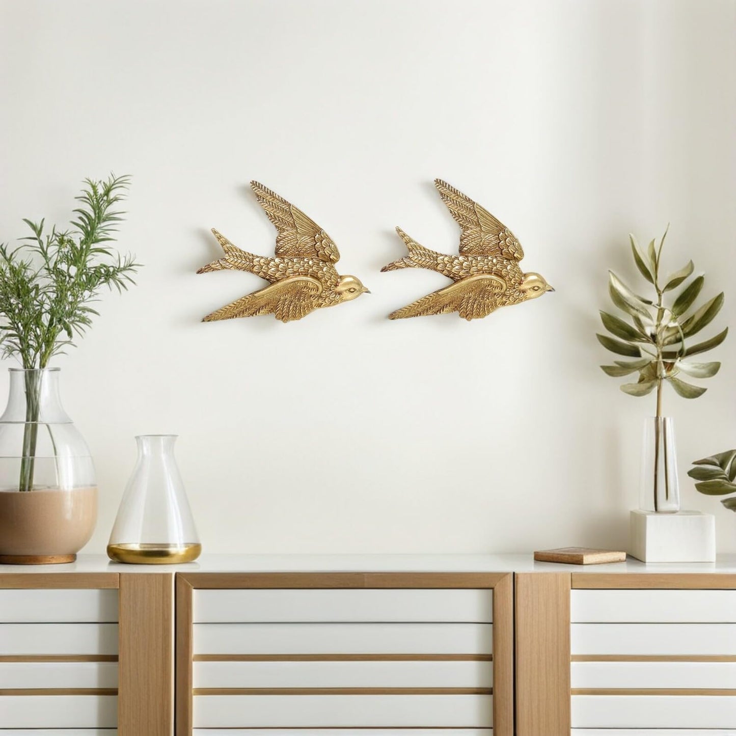 VOSAREA 2PCS Bird Wall Art Bird Wall Figurine Swallow Wall Sculpture Resin Wall Hanging Decor 3D Sculpted Floating Wall Sculpture Antique Swallow Hanging Ornament (4.91X3.93X0.59inch)