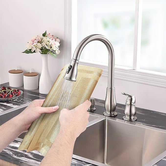 Aofmee Placemats Set of 6, Washable PVC Place Mats, Heat Resistant Non-Slip Table Mats, Woven Vinyl Plastic Placemats for Dining Table Decor, Stain Resistant Kitchen Table Placemats, Easy to Clean