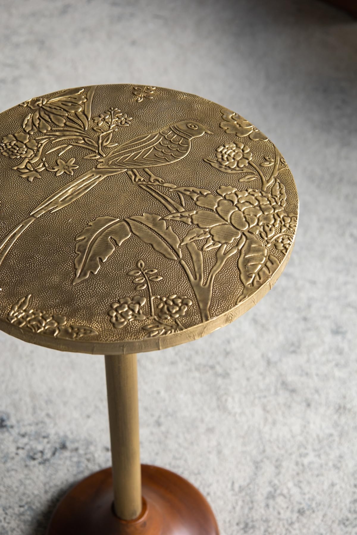 Penau Slender Brass Side Table, Textured Gold Metal Top with Wooden Pedestal Base, Round Accent End Table for Living Room, 11.8 x 11.8 x 24 Inchs, Gold and Brown