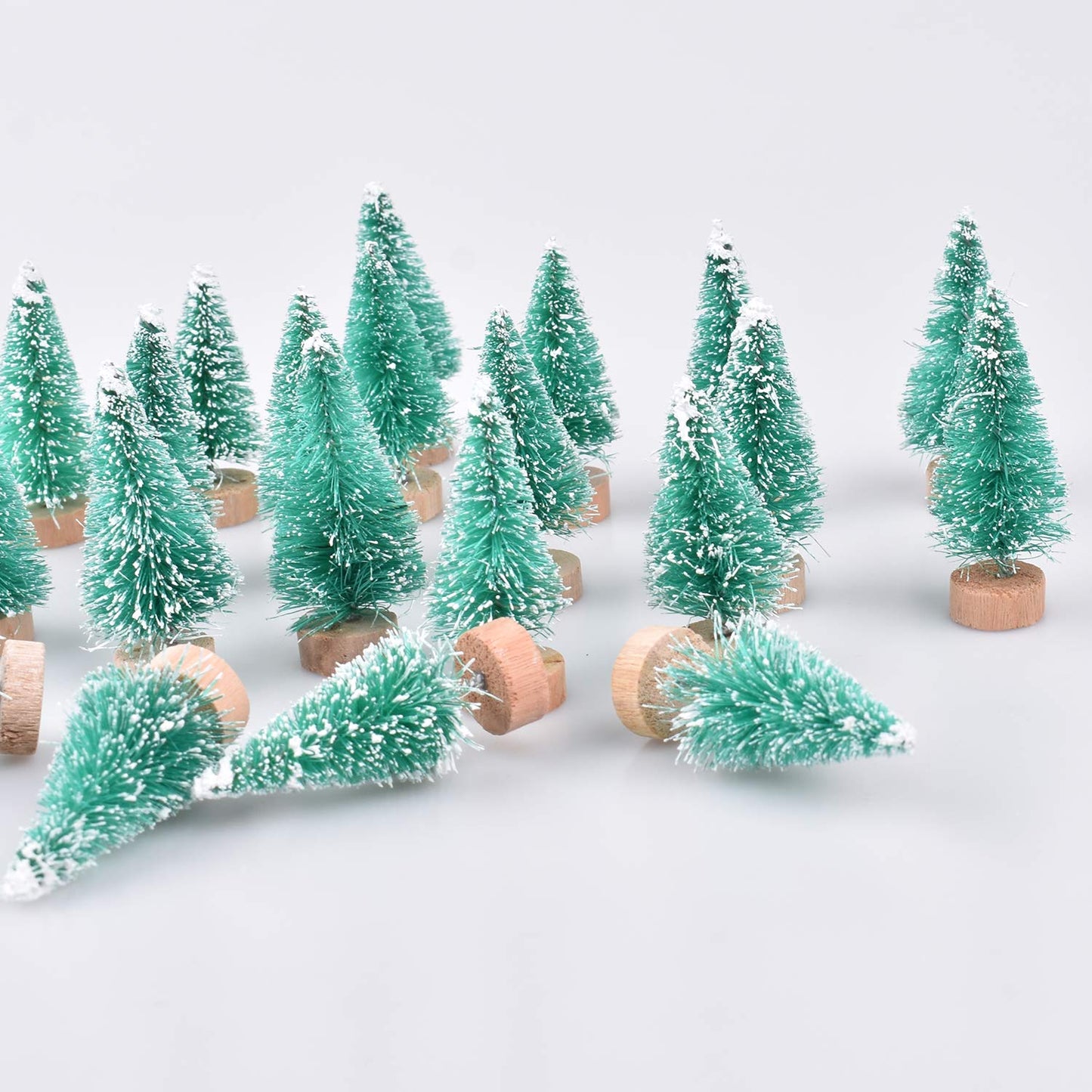 24 Pieces Artificial Mini Christmas Sisal Snow Frost Trees with Wood Base Bottle Brush Trees Plastic Winter Snow Ornaments Tabletop Trees for Christmas Party Home Decoration (Green)