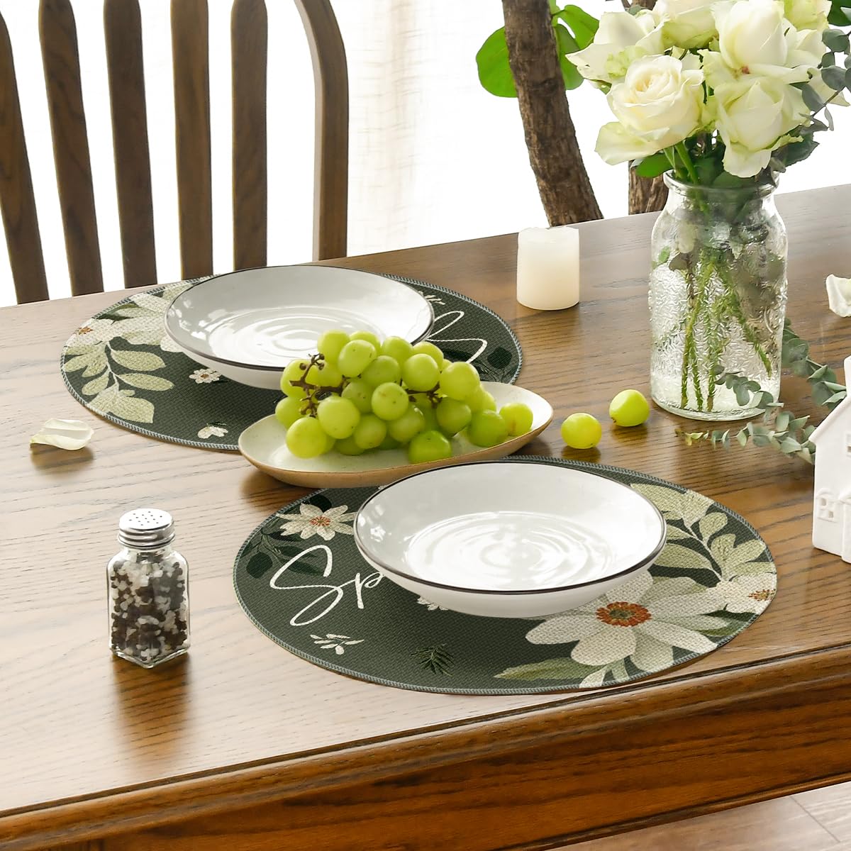 Artoid Mode Daisy Flowers Round Hello Spring Placemats Set of 4, 14 Inch Seasonal Summer Holiday Table Mats for Party Kitchen Dining Decoration