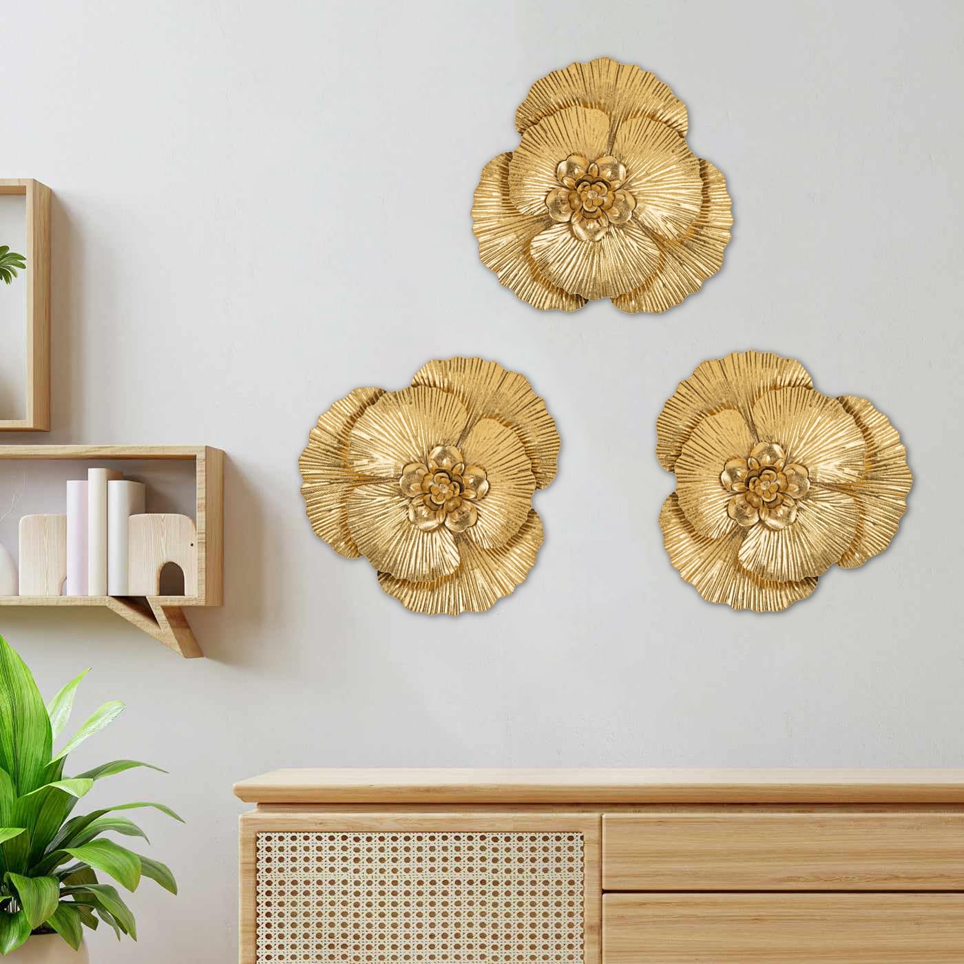 DILATATA 3 Pcs Metal Flower Wall Art Set 10 Inch Rustic Modern Floral Sculpture 3D Metal Flower Wall Hanging Accent for Indoor Living Room Bedroom Kitchen Bathroom Garden Patio Decor - Gold