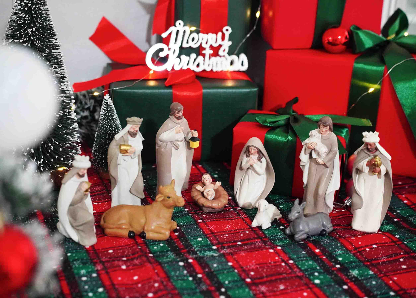QF Home 10-Piece Christmas Nativity Set – Nativity Scene with Manger, Holy Family & Animals, Hand-Painted Resin Indoor Holiday Display