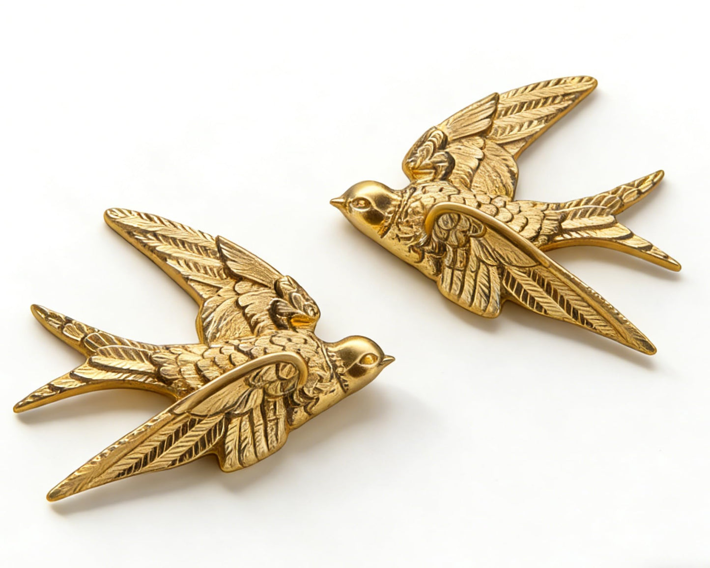 AMOIENSIS Bird Wall Sculpture Art, (Set of 2) 4¾ inch Resin Gold Bird 3D Sculpted Floating Hanging Wall Sculpture Decoration