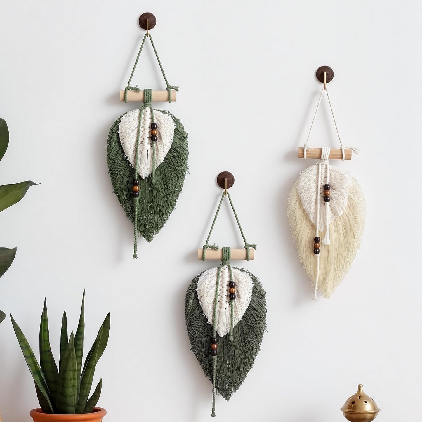 Hoteam 3 Pcs Leaf Tassel Macrame Wall Hanging Handmade Bohemian Sage Green Leaf Wall Tapestry Wooden Bead Hanging Ornament for Nursery Bedroom Living Room Apartment Home Backdrop
