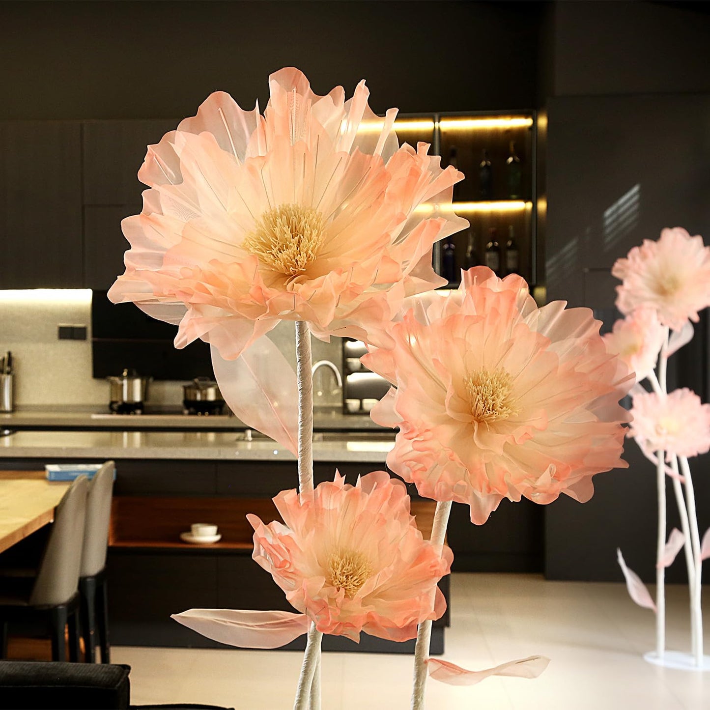 KEY SPRING Giant Artificial Organza Flower On Base – Large Pink Faux Flower with Standing Stems and Base for Wedding, Valentine's Day, Party, Shop Window Display, Outdoor Yard Event Backdrop Decor