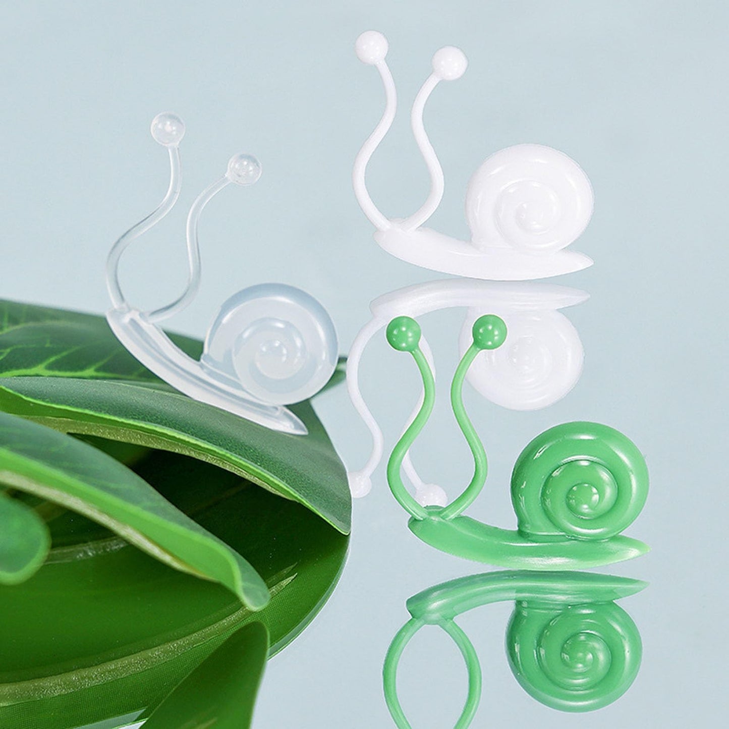 Plant Climbing Wall Fixture Clips,50PCS Self-Adhesive Plant Wall Clips,Garden Climbing Vines Fixing Clip,Invisible Fixing Hook,Reusable Pothos Plant Fixer for Indoor Outdoor Decoration(Clear,30)