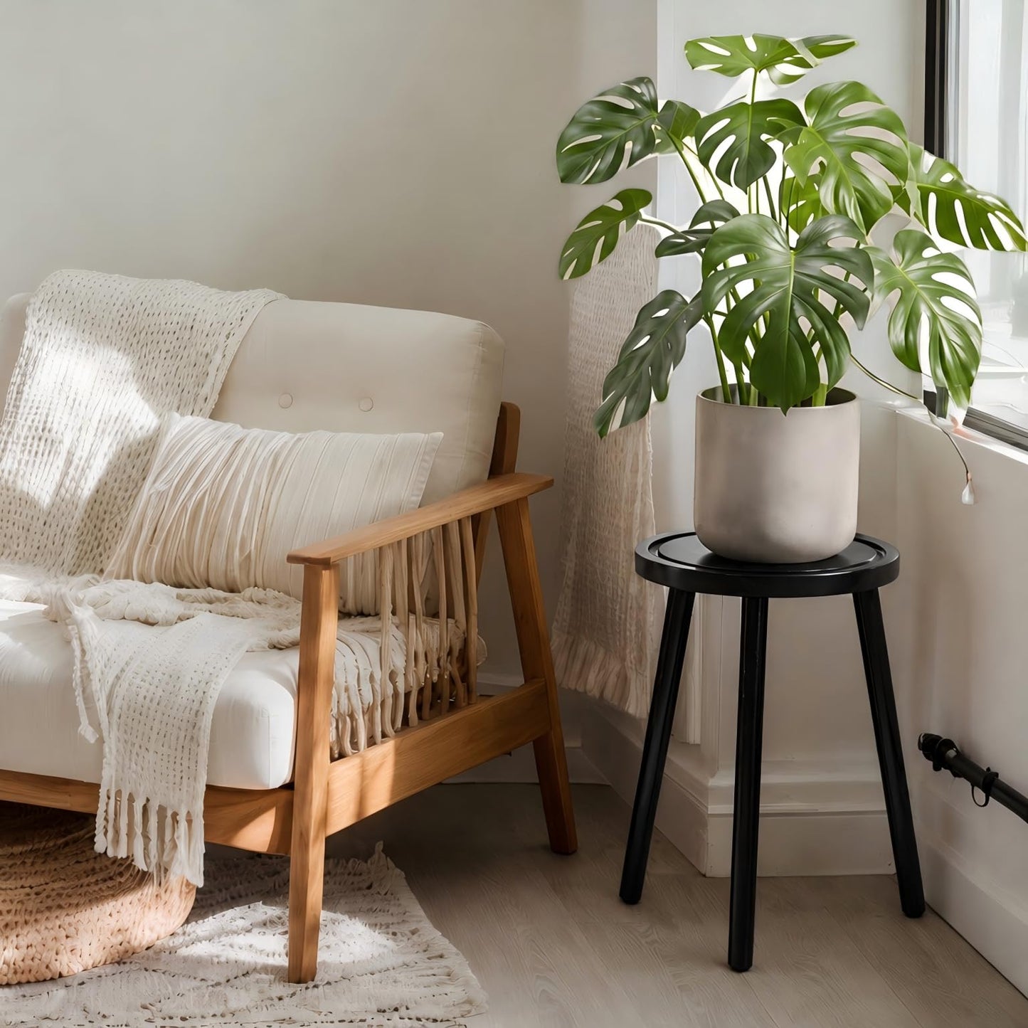 Vecxoty Wood Plant Stands Indoor, 16.7" Tall Plant Stand Outdoor Mid-Century Plant Stool, Single Plant Table Modern Small Round Side/End Table for Living Room, Balcony, Office(Black)