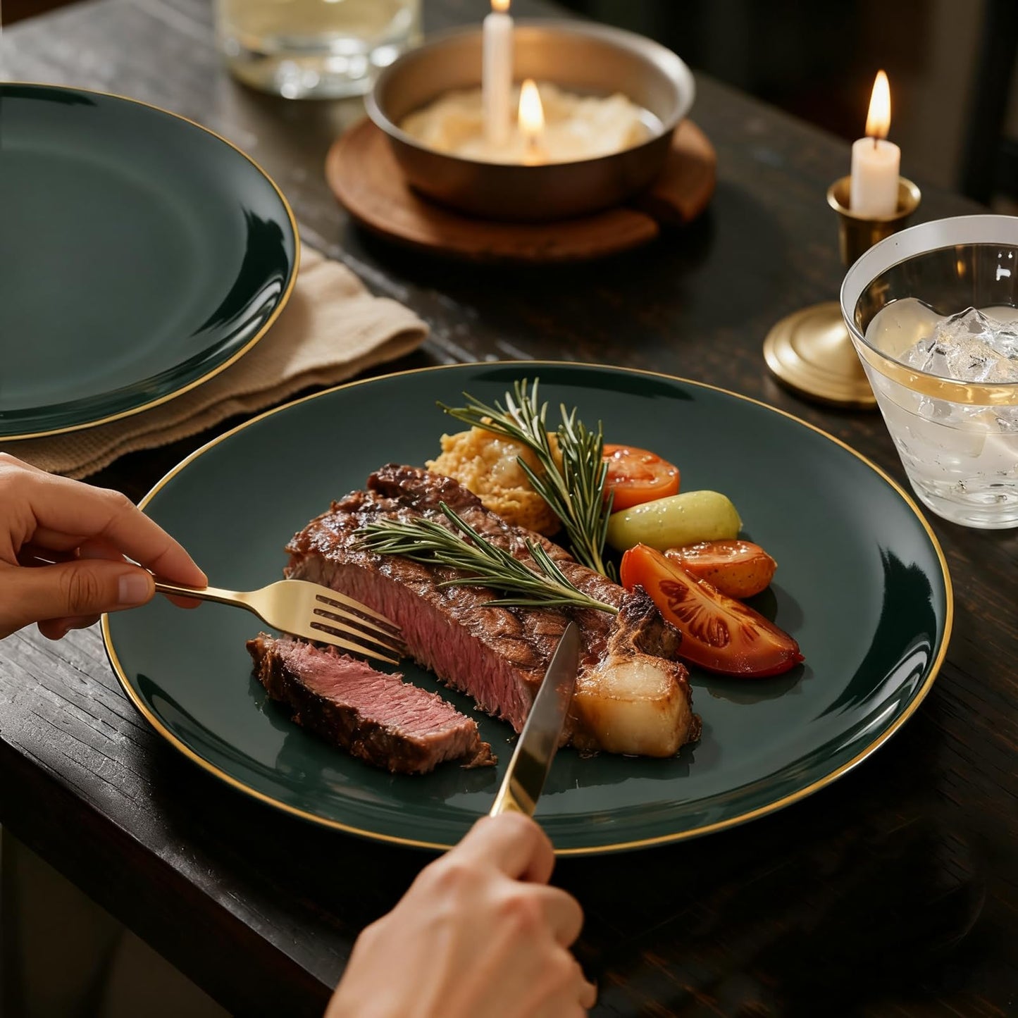 bUCLA 150PCS Green Plastic Plates - Green and Gold Disposable Include 25 Each (Dinner & Dessert) Plates, 25 Knives, 25 Forks, 25 Spoons and 25 Cups, Ideal for Party&Christmas