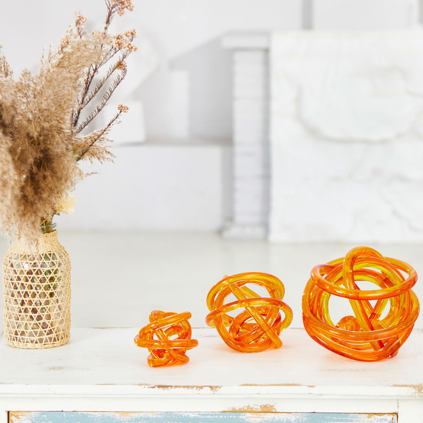 Luxury Lane Hand Blown Infinity Knot Sommerso Decorative Glass Ball for Bowls Home Decor 4 inch Tall Orbit Centerpiece Table Decoration Sculpture Ombre Red