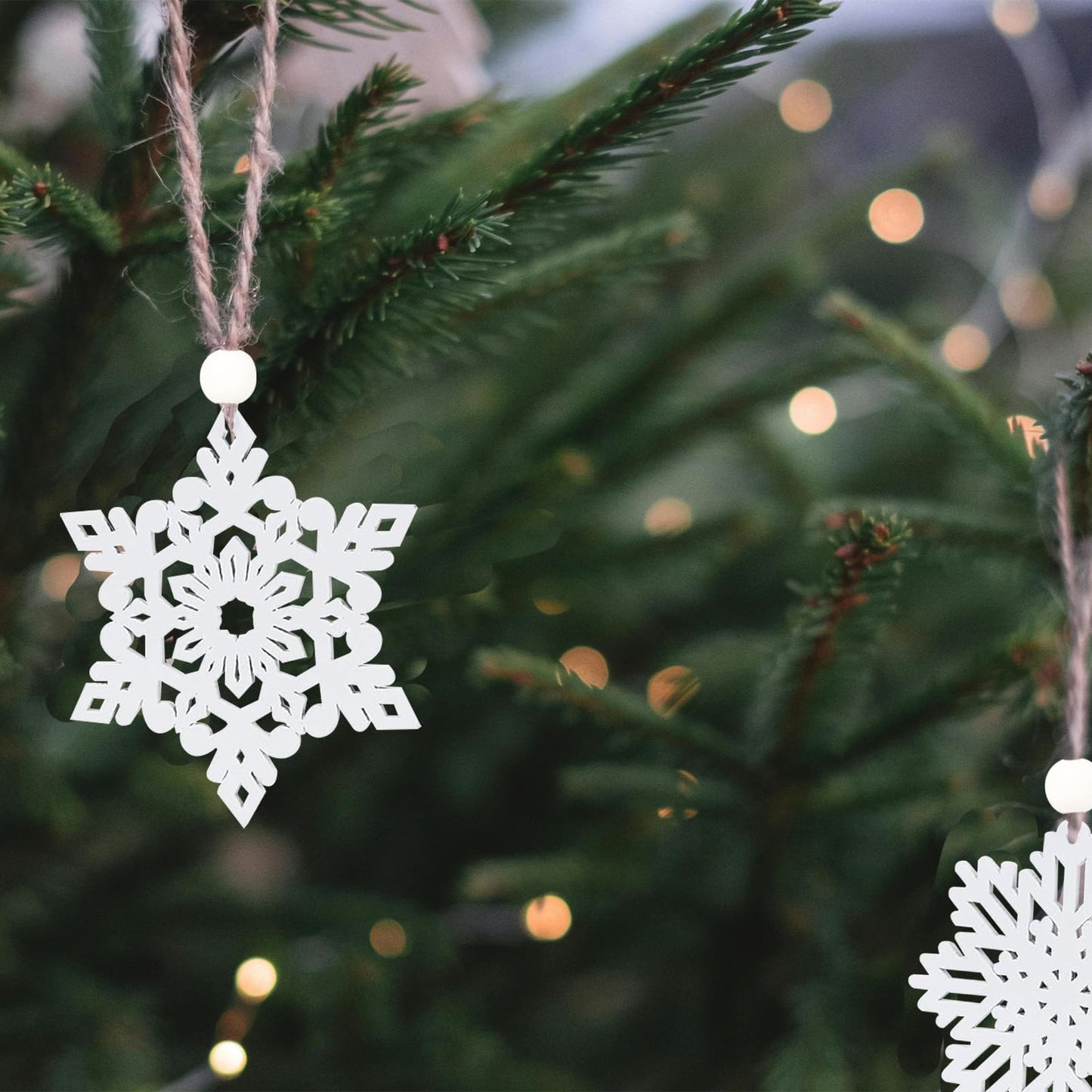 16Pcs White Snowflakes Ornaments Wooden Snowflake Christmas Ornament for Winter Home Tree Garland Christmas Decoration Holiady Crafts 8 Styles White Hollowed Hanging Ornaments