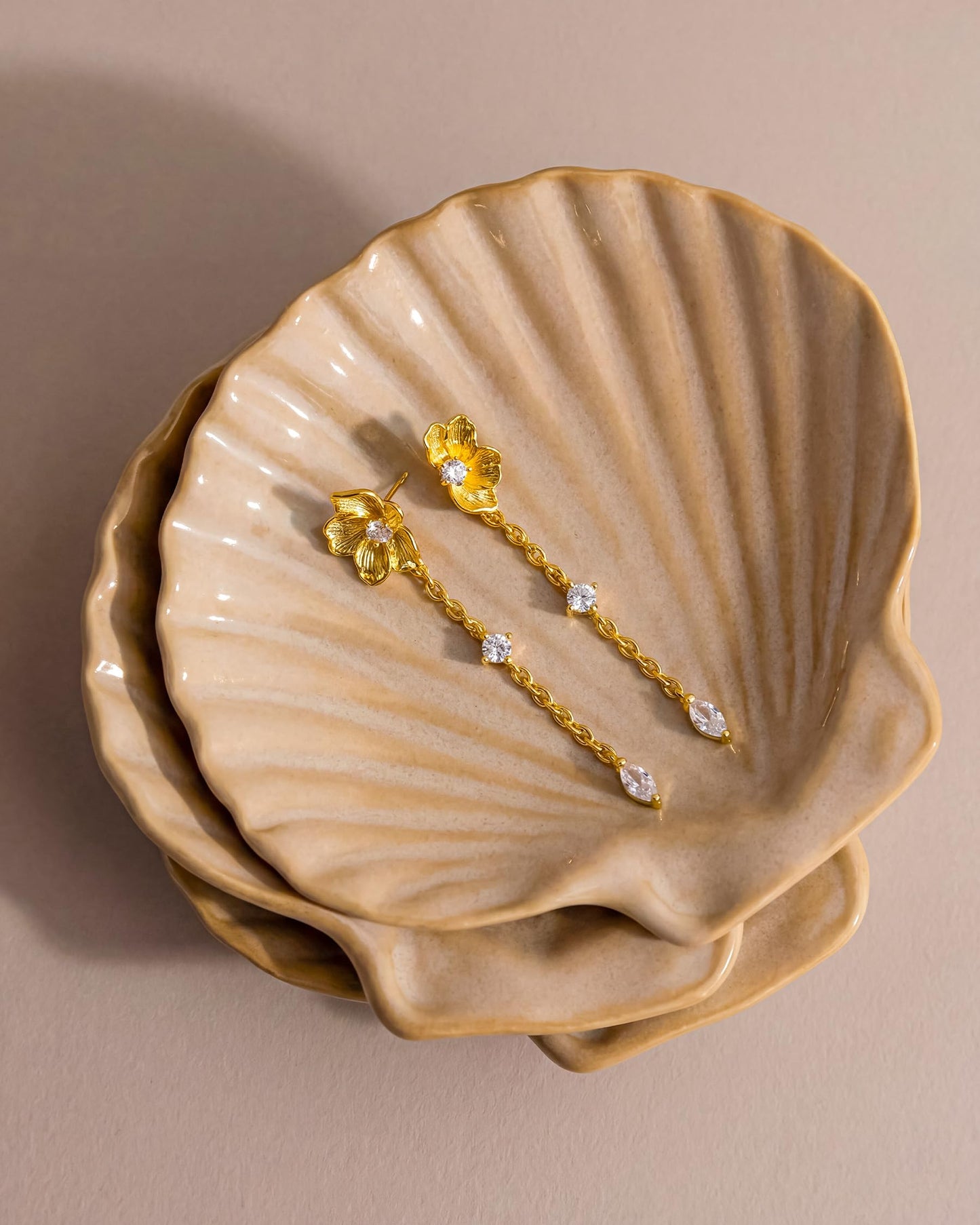 MUMREUES Jewelry Tray Trinket Dish Ceramic Shell Jewelry Holder Decorative Plate Bowl Organizing Rings Earrings Necklaces Keys Cute Small Tray Gifts for Mom
