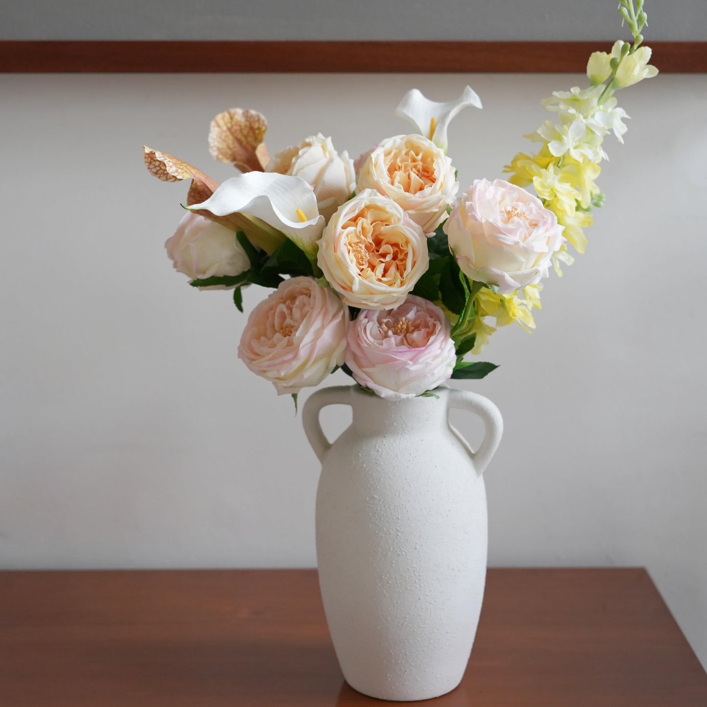 Wild Works Bailey Handmade Vase with 2 Ear Design 9.6'' Tall Ceramic Vase Retro Wabi-Sabi Style Floral Arrangement Vase Living Room Ceramic Flower Holder Hydroponic Planting（White