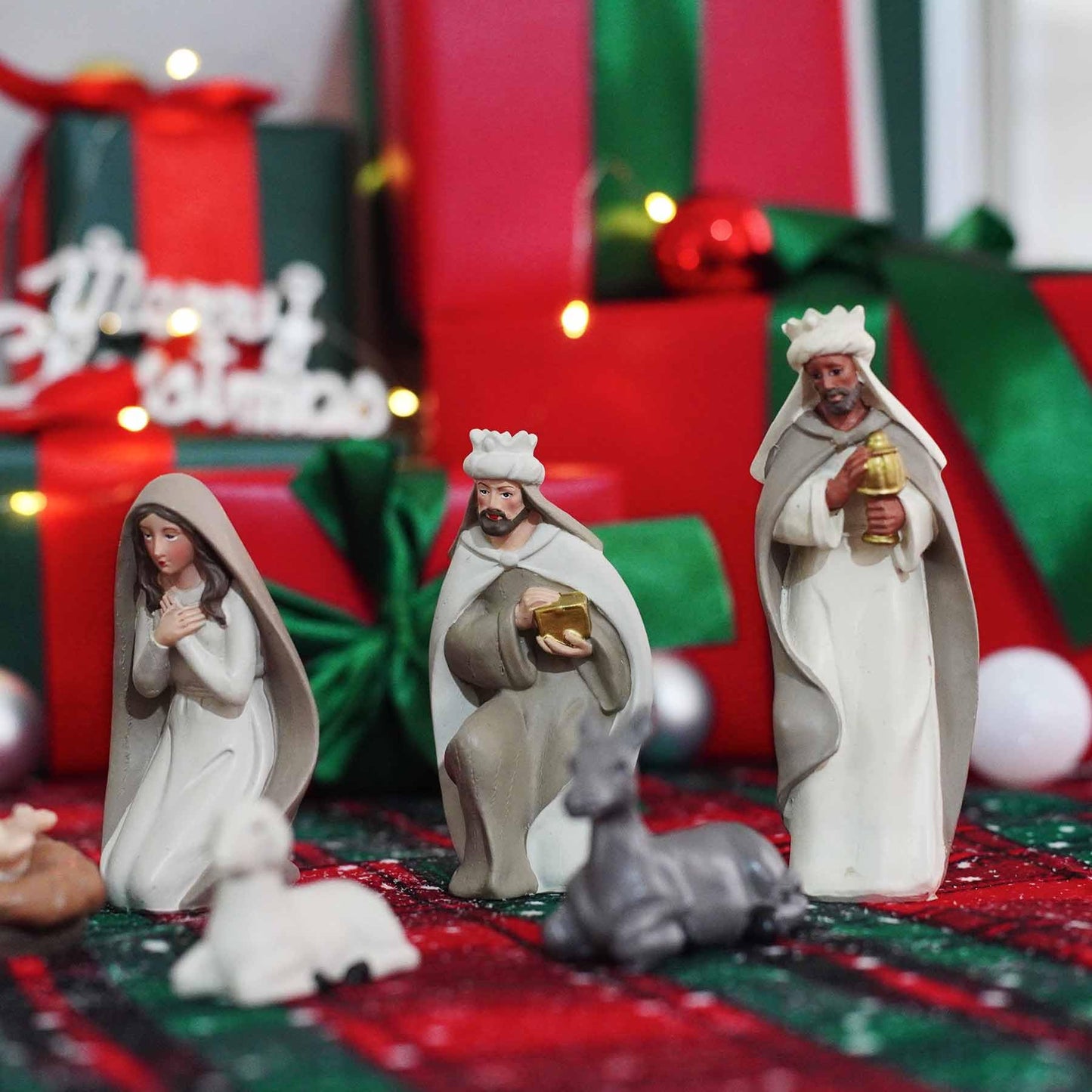 QF Home 10-Piece Christmas Nativity Set – Nativity Scene with Manger, Holy Family & Animals, Hand-Painted Resin Indoor Holiday Display