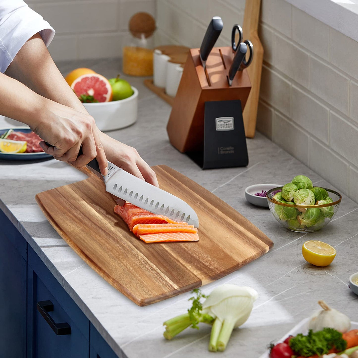 16.6"x13" Large Acacia Wood Cutting Board with Handle Big Wooden Charcuterie Boards Butcher Block Meat Cutting Boards for Kitchen Decor Bread Cheese Serving Platter Thick Teak Chopping Board Food Tray