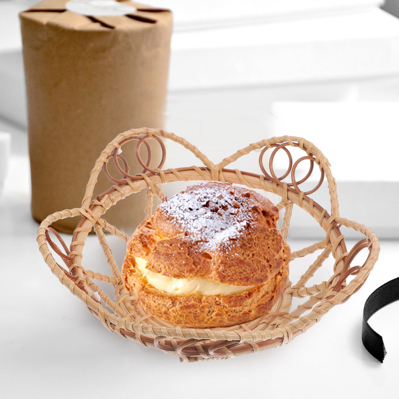 Amosfun Rattan Woven Snack Serving Bowl 6.10X6.10X2.16In Handwoven Decorative Fruit Bread Basket Multi-Purpose Storage Tray for Home Hotel Shop