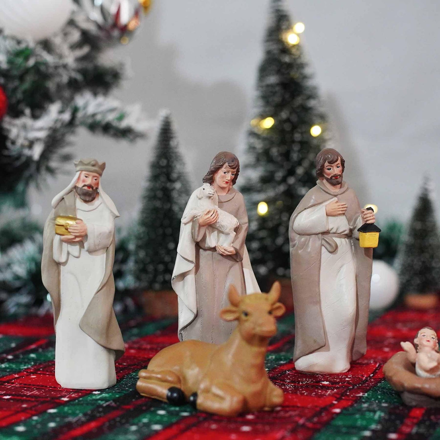 QF Home 10-Piece Christmas Nativity Set – Nativity Scene with Manger, Holy Family & Animals, Hand-Painted Resin Indoor Holiday Display