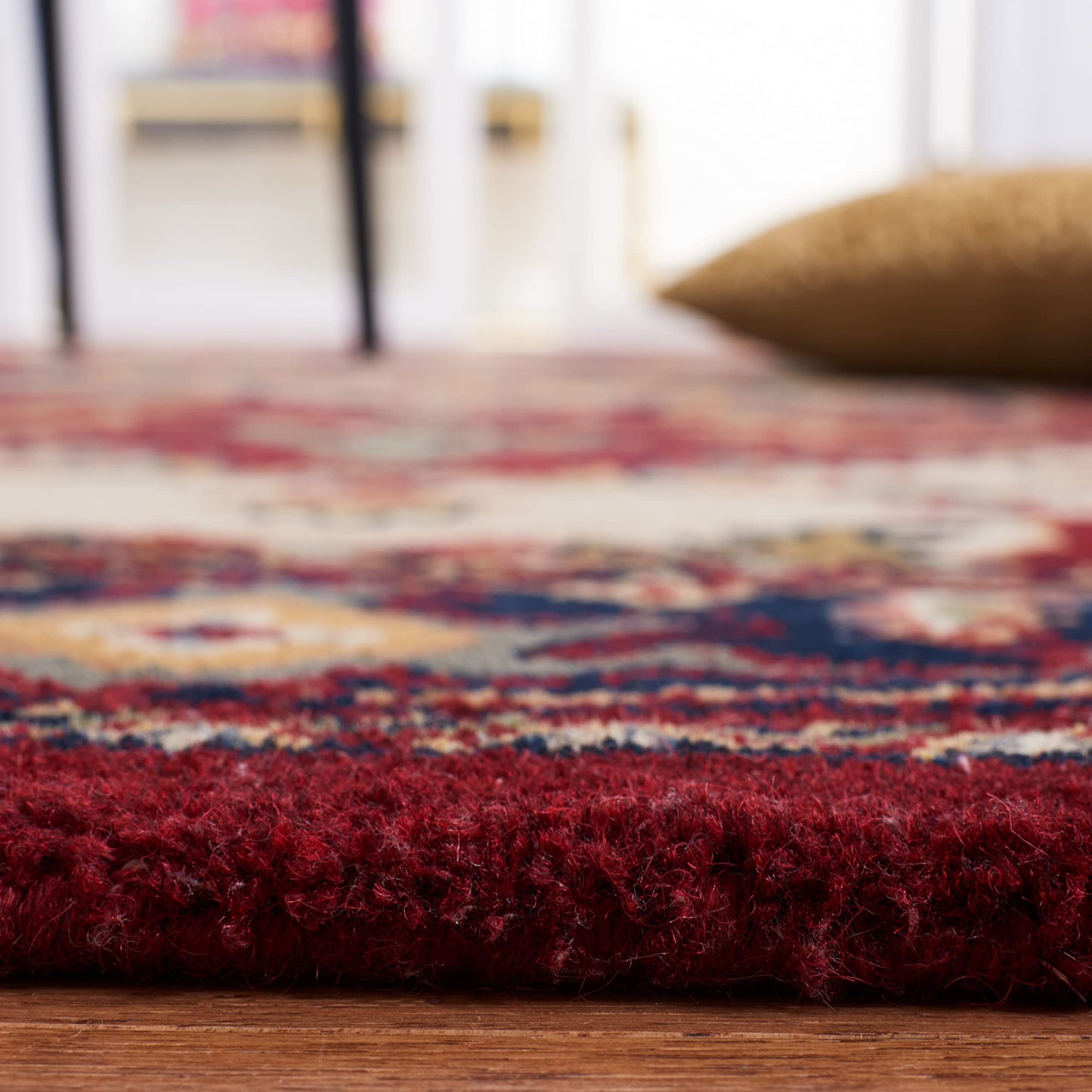 SAFAVIEH Area Rug 5x8 - Heritage Collection - Red, Handmade Wool, Traditional Oriental Medallion Design, Ideal for Living Room, Bedroom, Dining Space (HG625A)
