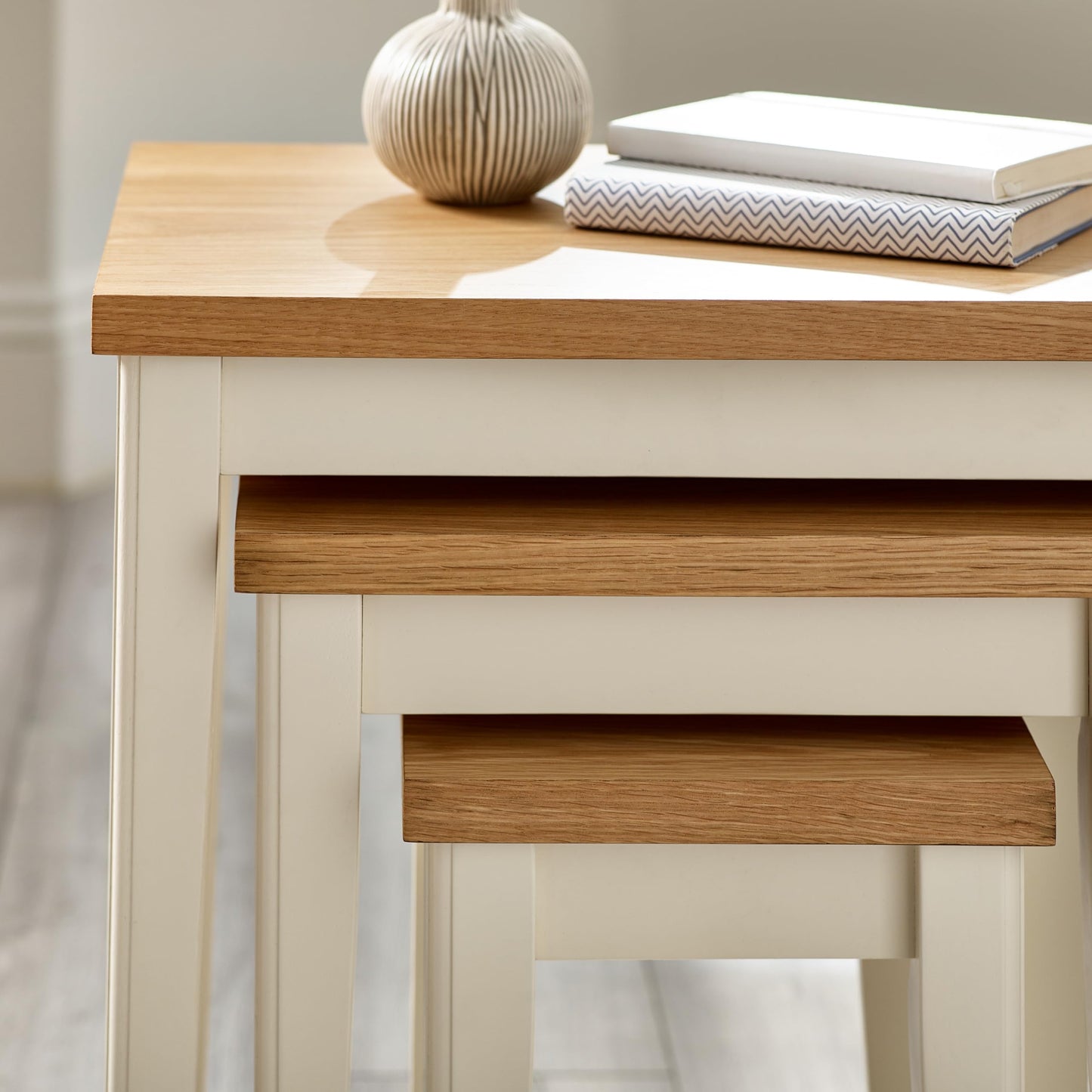 Furniturebox UK Set of 3 Wooden Nesting Tables - Eden Solid Wood Nested Tables - Pale Oak Veneer Tops Cream Legs - Modern Farmhouse Traditional Living Room Furniture - Solid Rubberwood