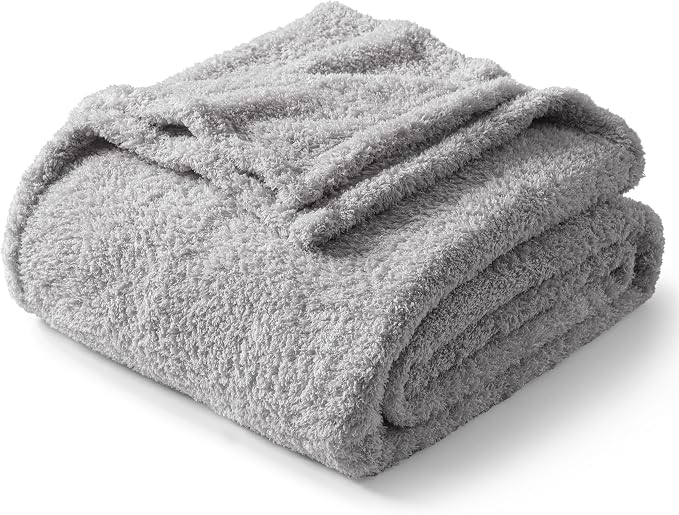 Exclusivo Mezcla Fleece Twin Size Bed Blanket, Ultra Soft, Lightweight and Fuzzy Light Grey Blanket for Women, Home Decor, 60x80 Inches