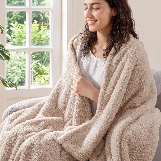 Exclusivo Mezcla Fleece Twin Size Bed Blanket, Ultra Soft, Lightweight and Fuzzy Camel Blanket for Women, Home Decor, 60x80 Inches