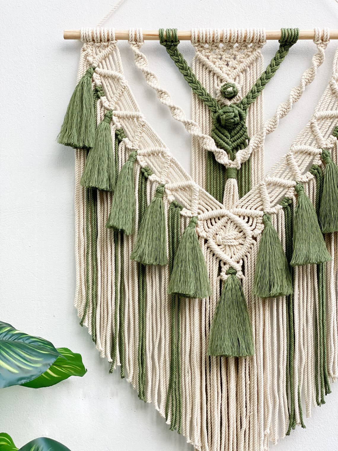 Boho Macrame Wall Hanging & Wall Decor, Cotton Handmade Tapestry with Tassel, Woven Macrame Wall Art for Decorating Bedroom Living Room Apartment Nursery (Green)