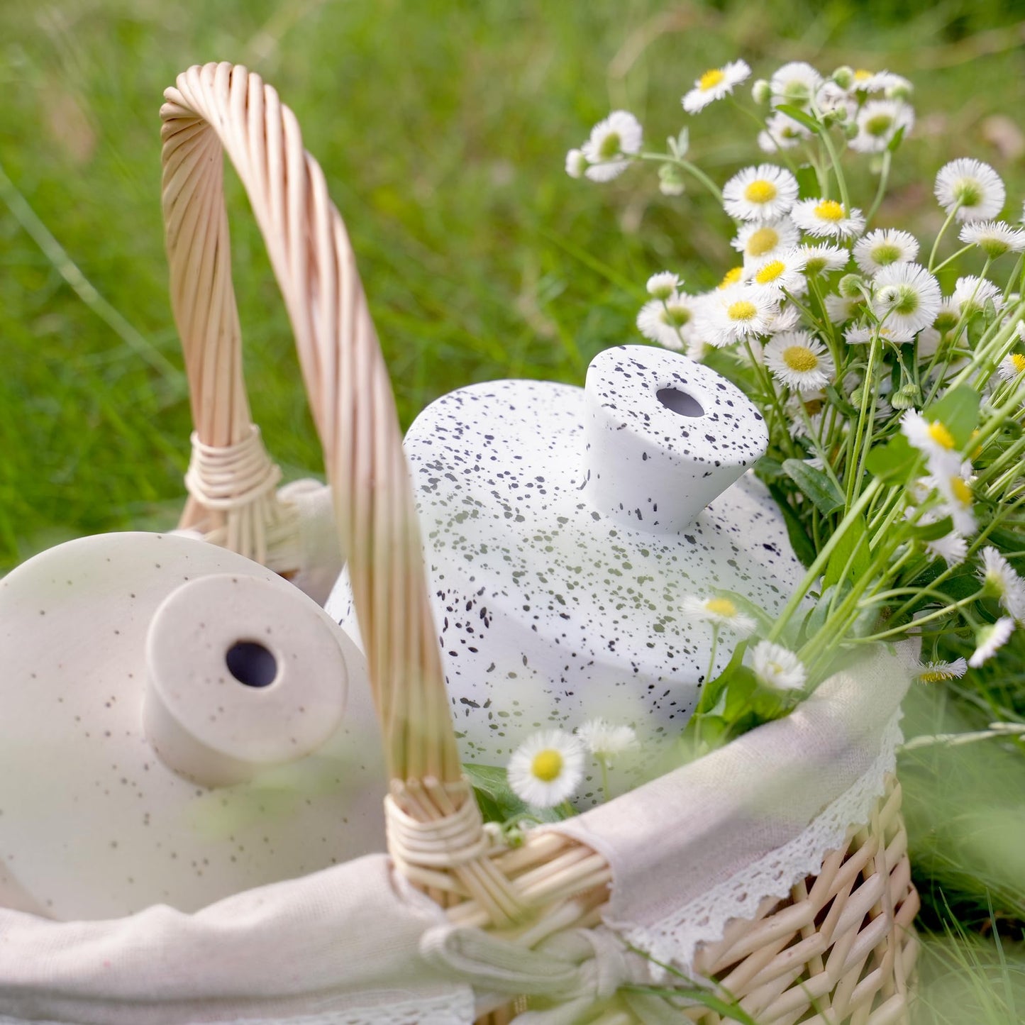 Manykettle Ceramic Watering Bell, Decorative Watering Can for Plants, Stylish Indoor and Outdoor Watering Pot, Perfect for Home Garden and Office Décor(Starry White 19 fl oz)