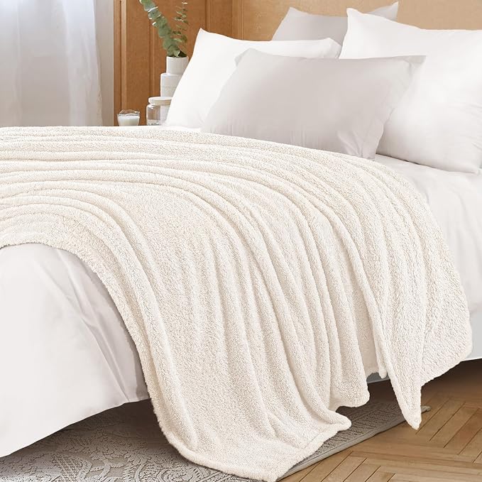 Exclusivo Mezcla Fleece Twin Size Bed Blanket, Ultra Soft, Lightweight and Fuzzy White Blanket for Women, Home Decor, 60x80 Inches