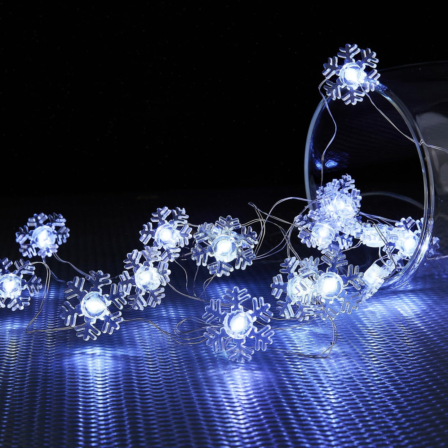 BlcTec Christmas Snowflake String Lights 40 LED 12.8FT Battery Operated Snowflake Fairy Lights with Timer for Bedroom Patio Party Wall Indoor Outdoor Christmas Decorations, Cool White