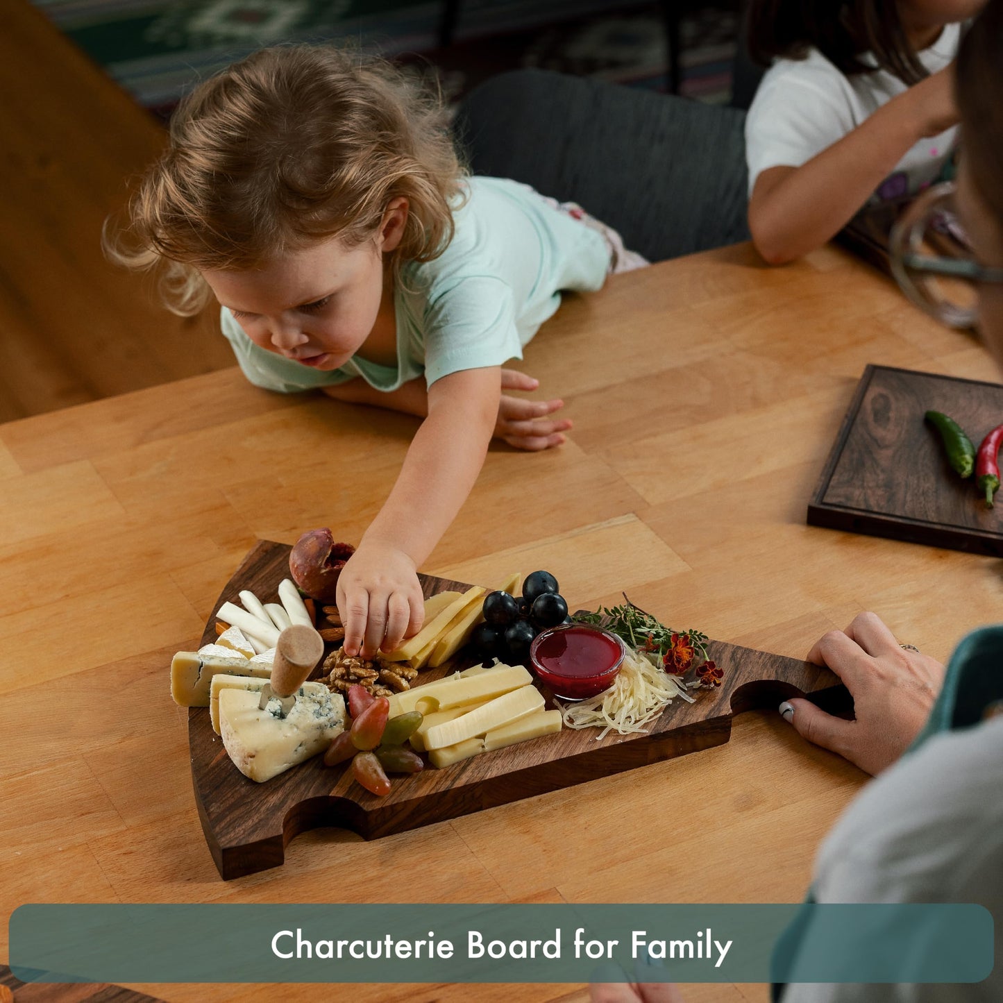 Walnut Cheese Board for Kitchen - Wooden Charcuterie Boards for Serving Food – Meat and Cheese Tray – Small Charcuterie Platter - House Warming Gifts New Home - Wedding Gifts – Tabla de Quesos