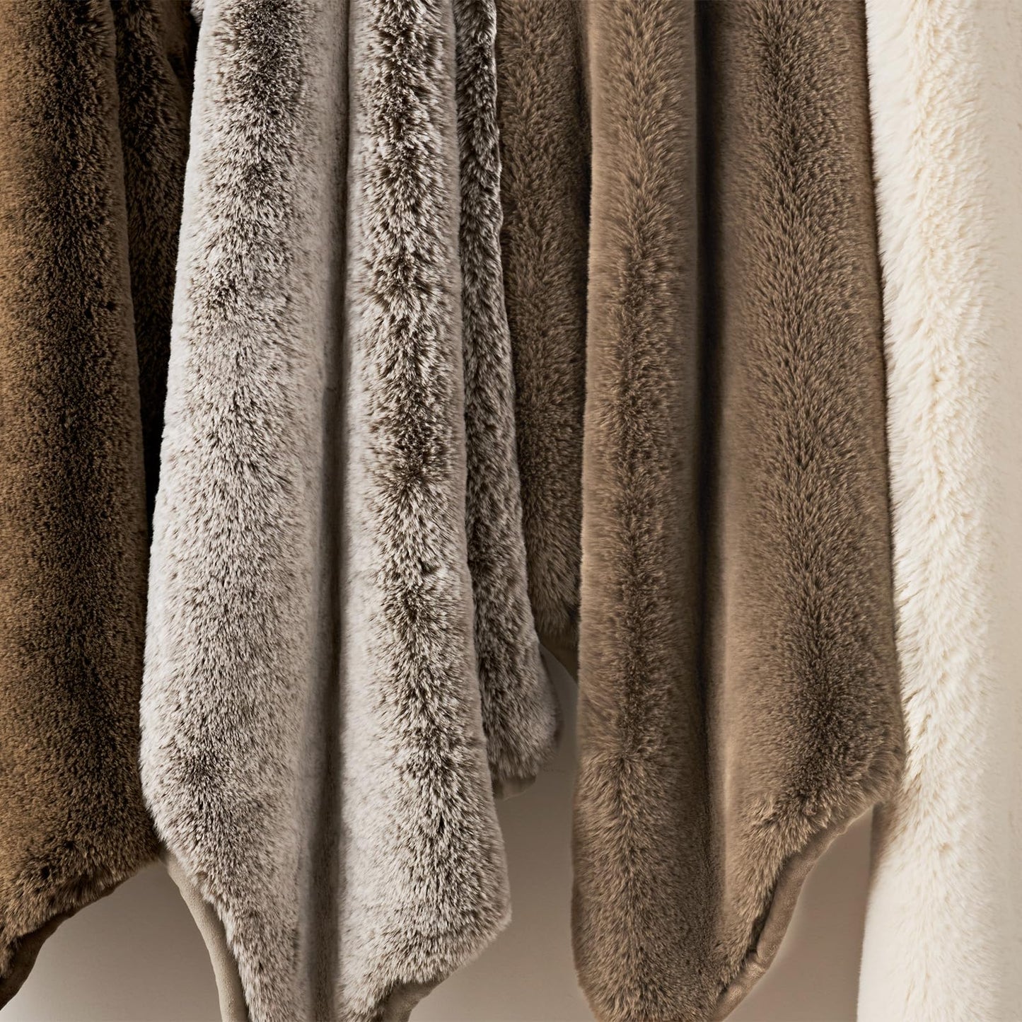 EVERGRACEHOME Luxury Soft Faux Chinchilla Fur Throw Blanket for Couch, Warm Thick Heavy Winter Throw Blanket 1220GSM for Bed, Fluffy Cozy Mink Blanket with Reversible Velvet, Champagne Fawn, 60"x80"