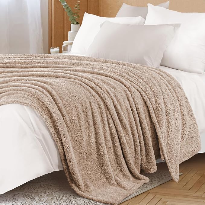 Exclusivo Mezcla Fleece King Size Bed Blanket, Ultra Soft, Lightweight and Fuzzy Camel Blanket for Women, Home Decor, 90x104 Inches