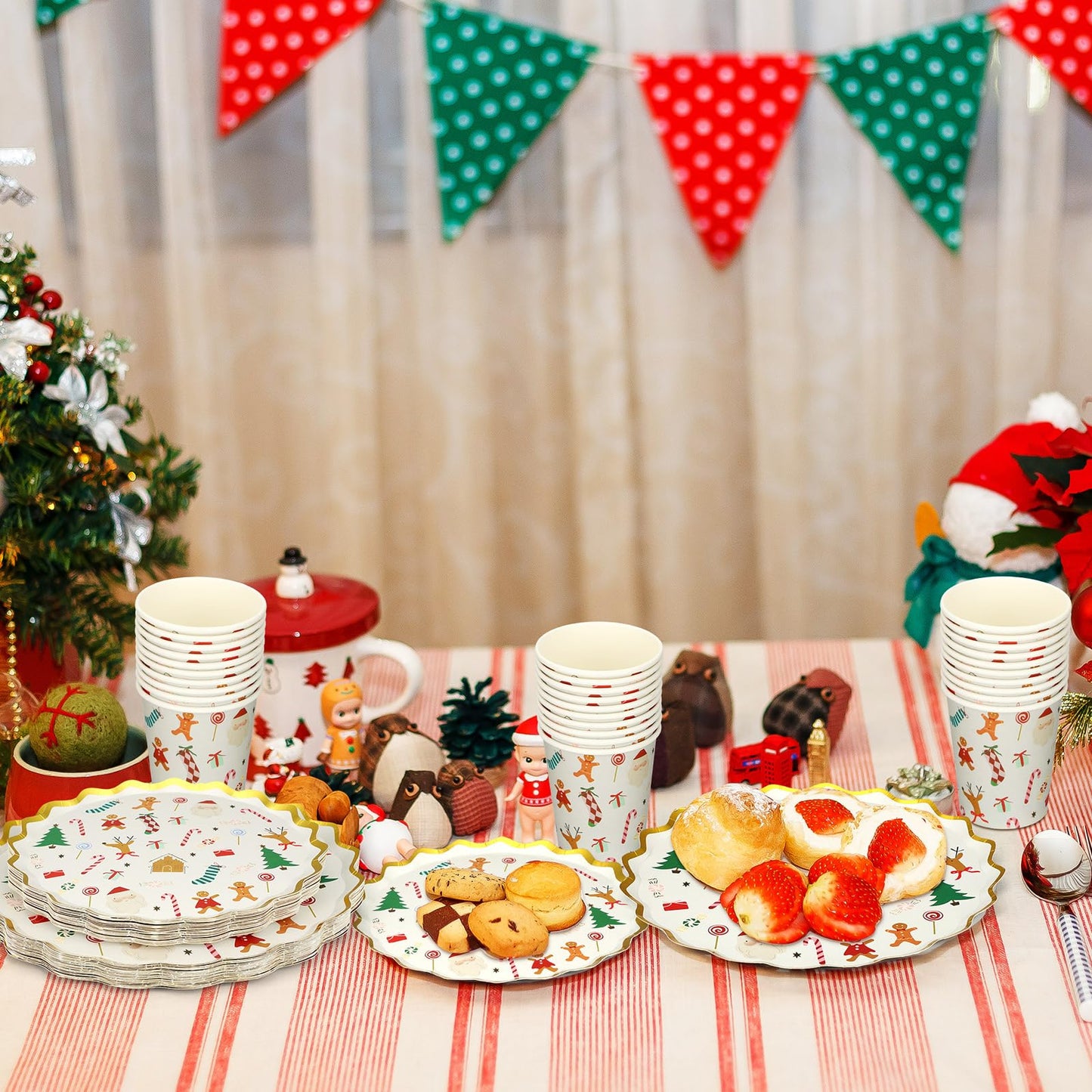Patelai 100 Pcs Christmas Paper Plates, Cups and Napkins Disposable Christmas Party Supplies Xmas Paper Dinnerware Disposable Dessert Plate Tableware Holiday Birthday Party Decorations, Serve 25